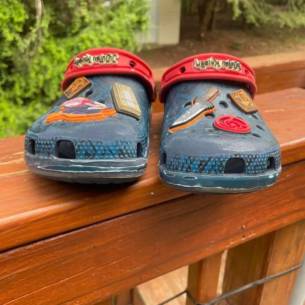 Crocs Youth 13 Jujutsu Kaisen Navy Blue Red Water Play  Clogs